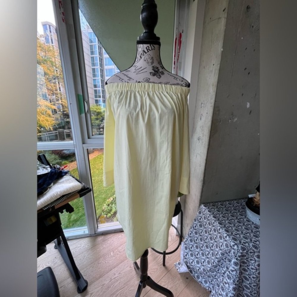 Yellow off the shoulder mini dress size M, NWT
